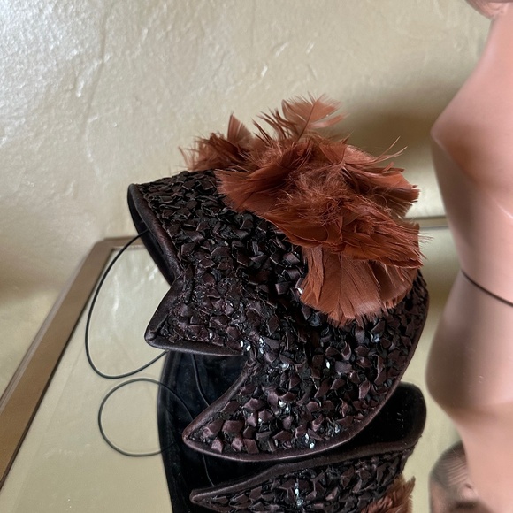CHARMING 1950\'s BROWN/BLACK STRAW/FABRIC/SEQUIN CAP + RUST FEATHERS main image 7